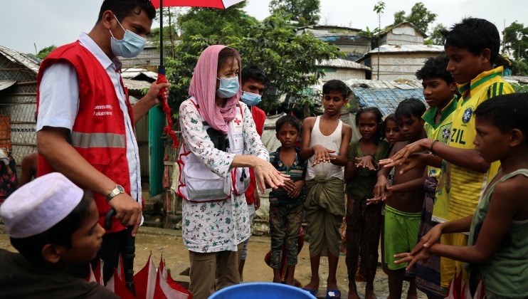Volunteers are providing hand washing education for displaced people in Southern Bangladesh.