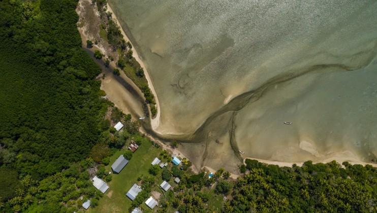 © Tom Vierus   WWF During king tide (the highest  tide of the month during full  moon) the seawater regularly  floods under houses closest to  the shoreline . Vanua Levu, Fiji . 